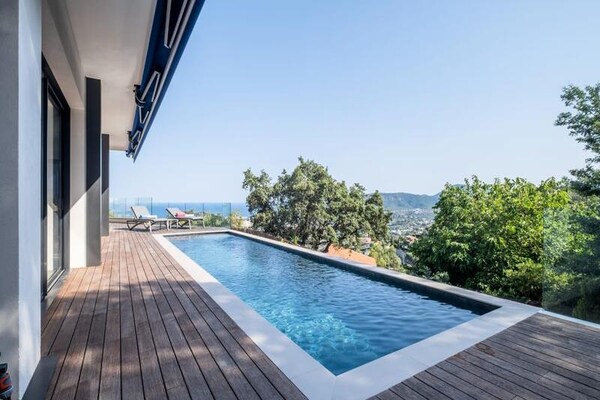 Architectenwoning met verwarmd zwembad en panoramisch zeezicht in Mandelieu - thumbnail 5