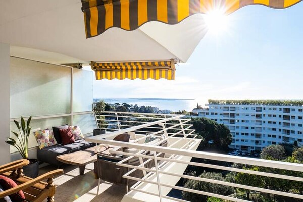 Luxe appartement met panoramisch zeezicht en zwembad in Cannes - thumbnail 1