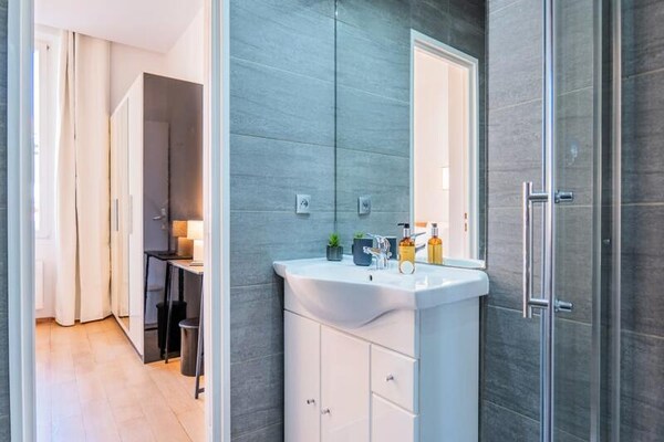 Luxe 2-slaapkamer appartement op 200m van de Croisette in Cannes - thumbnail 5