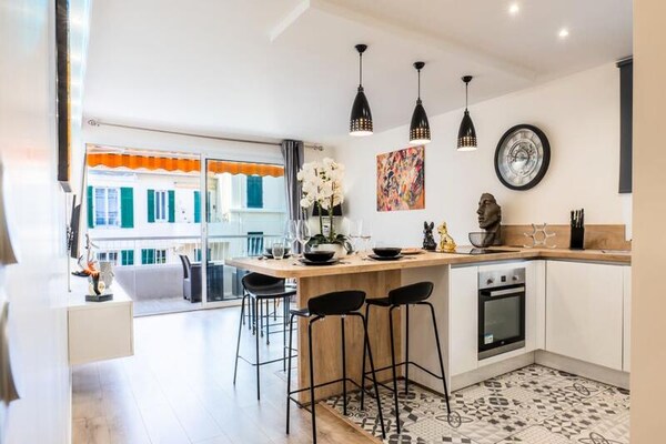 Licht appartement met terras, 8 minuten lopen van centrum Cannes - thumbnail 1