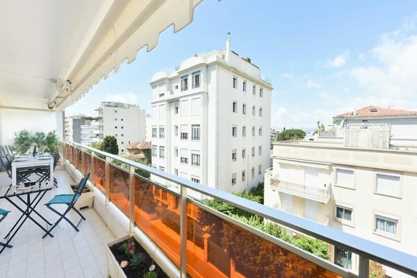 Gerennoveerd 2-kamerappartement met terras op 7 minuten van strand Cannes - thumbnail 5