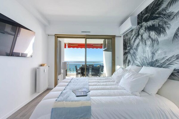 Licht appartement met panoramisch zeezicht in Cannes la Bocca - thumbnail 3