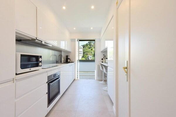 Licht appartement met panoramisch zeezicht in Cannes la Bocca - thumbnail 4