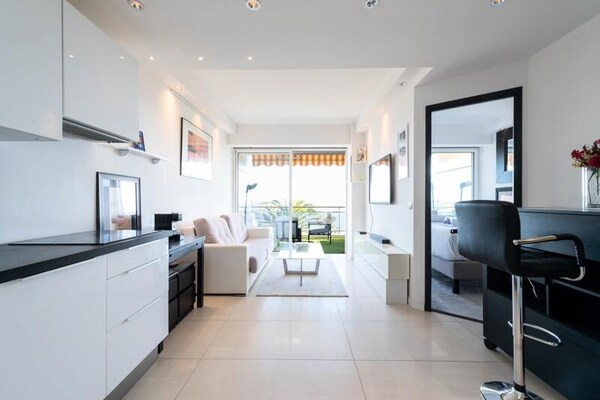 Elegant appartement met zeezicht, zwembad en privépad naar strand - thumbnail 6