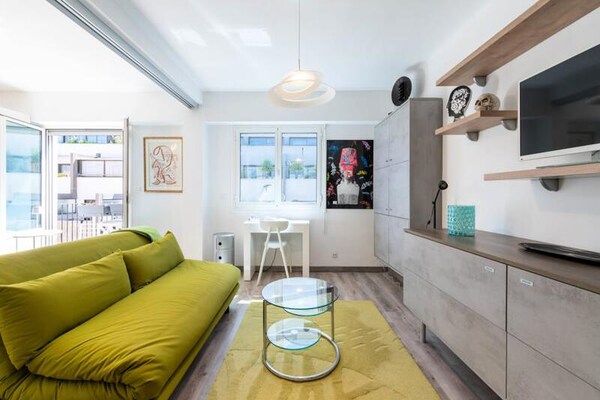 Licht appartement op de bovenste verdieping in het hart van Cannes - thumbnail 1