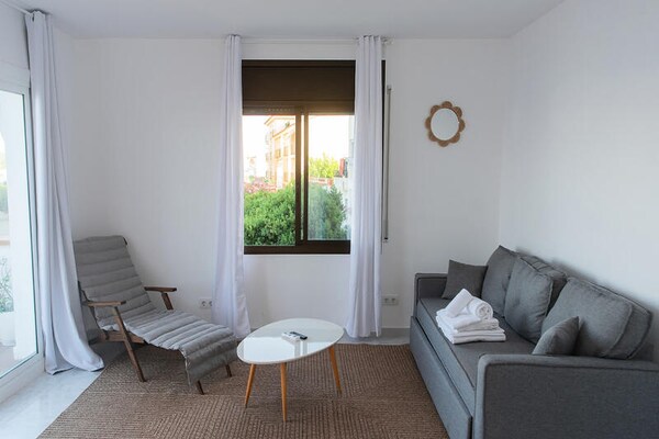 Appartement met zeezicht en terras in L'Escala, 700m van het strand - thumbnail 1