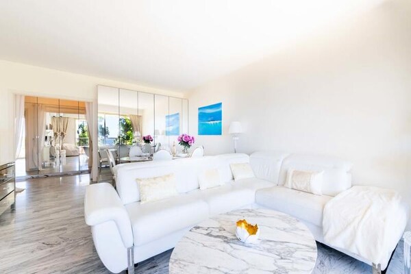 Elegant appartement met panoramisch zeezicht en zwembad in Cannes - thumbnail 5