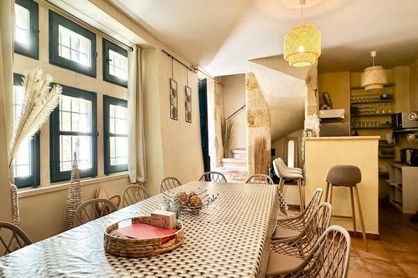 Ruim stenen huis voor 15 personen in Montfrin met airco, garage en dakterras - thumbnail 4