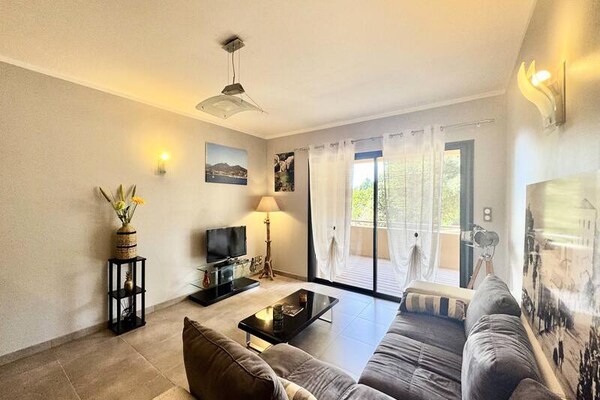 Licht appartement met terras en tuin op loopafstand van Propriano - thumbnail 1
