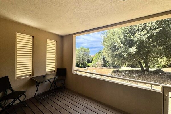 Licht appartement met terras en tuin op loopafstand van Propriano - thumbnail 4