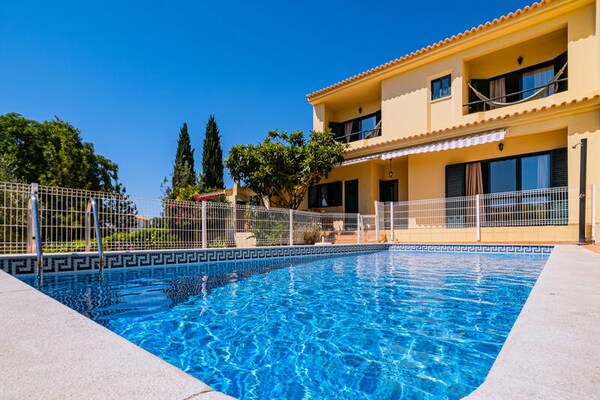 Ruim appartement met privétuin in het hart van Albufeira - thumbnail 1
