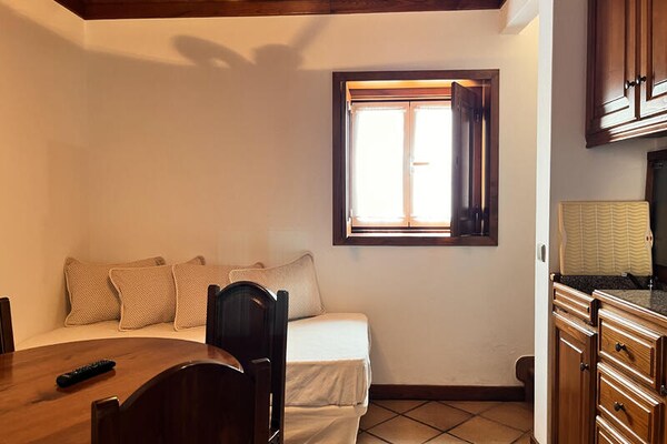 Romantisch appartement in groen hart van Noord-Portugal met tuin en zwembad - thumbnail 3