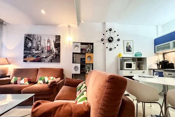Licht appartement met groot terras aan bosrijk park in Gréoux-les-Bains - thumbnail 1