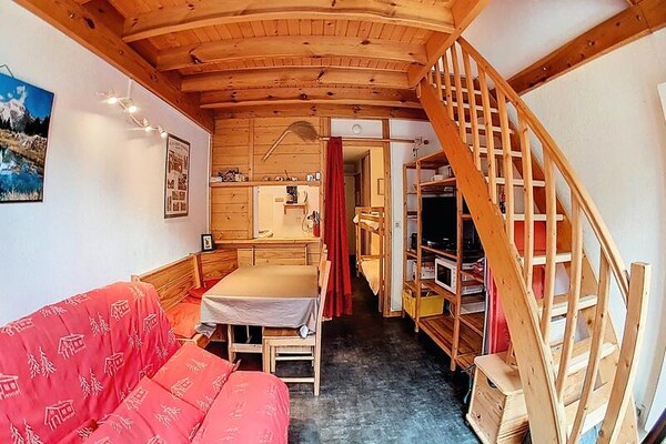 Knusse mezzaninestudio in Val d'Isère met balkon en bergzicht - thumbnail 3