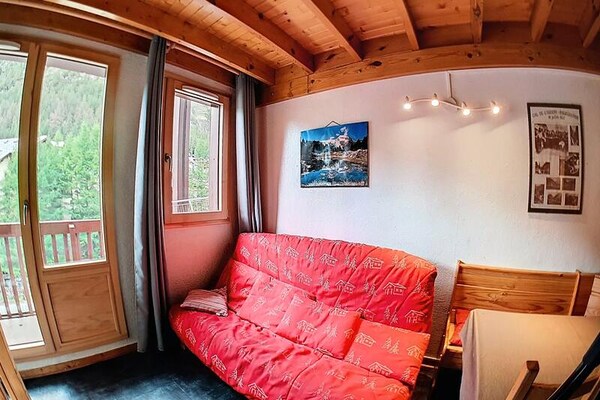Knusse mezzaninestudio in Val d'Isère met balkon en bergzicht - thumbnail 4