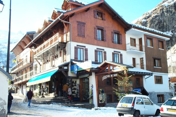 Ruim chalet in Valloire met tuin, vlakbij de lift en het dorpshart - thumbnail 1