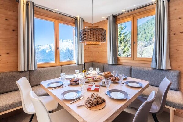 Chalet Tekoa in Manigod: 8 pers., 5 min. van de piste & sauna - thumbnail 1