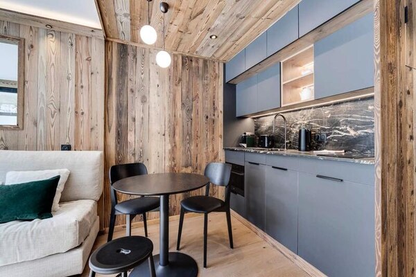 Sfeervol gerenoveerd studio-appartement op de piste in Val d'Isère - thumbnail 6