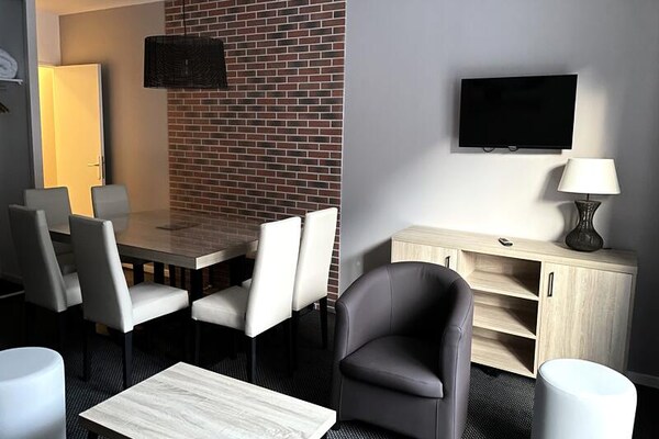 Zonnig appartement op de piste in de Pyreneeën met zwembad, geschikt voor 8 personen - thumbnail 2