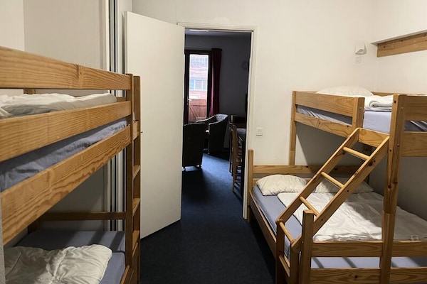 Ruim appartement voor 9 personen met zwembad en sauna in Eaux-Bonnes - thumbnail 4