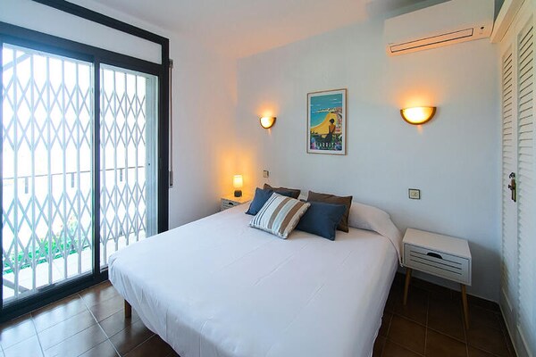 Zonovergoten appartement met zeezicht en balkon in Roses - thumbnail 4