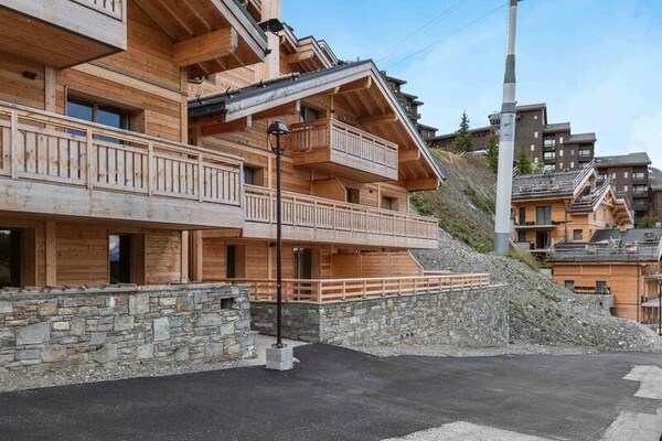 Elegant 10-persoons appartement direct aan de piste in Méribel-Mottaret - thumbnail 1