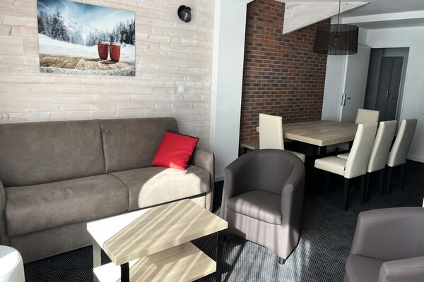 Ruim appartement voor 8 aan de voet van de Pyreneeën met zwembad en uitzicht - thumbnail 3