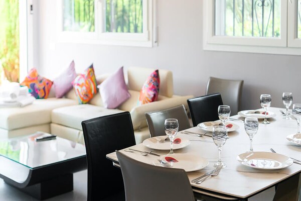 Ruim appartement met zwembad en zeezicht in Roses, Costa Brava - thumbnail 2