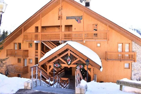 Luxe 12-persoons appartement in Méribel, 100m van de piste en gondellift - thumbnail 1