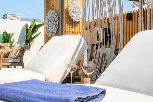 Appartement aan de Crystal Lagoon van Casares met privétuin - thumbnail 5