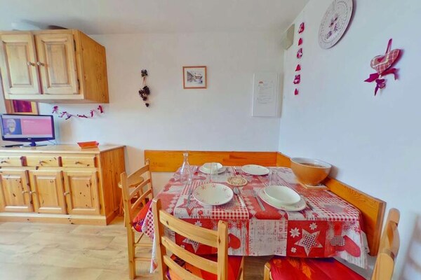 Knus appartement in Hauteluce met balkon en uitzicht op Mont Bisanne - thumbnail 3