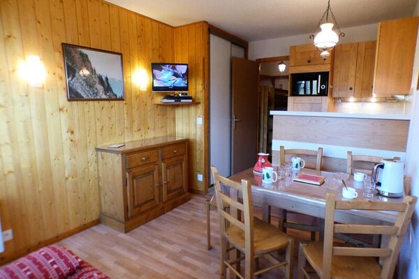 Knus studio-appartement in Hauteluce met zuidelijk balkon en uitzicht op Mont Bisanne - thumbnail 1