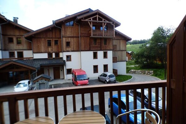 Knus appartement op 1 km van Les Saisies met zwembad en zuidbalkon - thumbnail 6