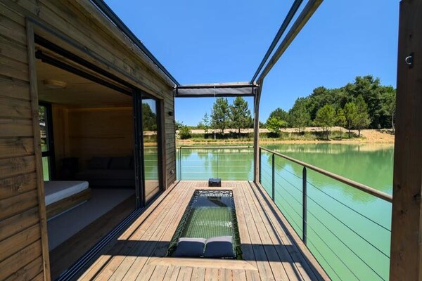 Unieke drijvende lodge op privévijver in de Dordogne - thumbnail 3