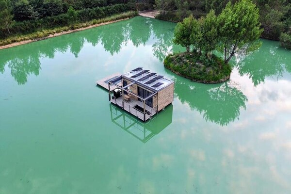 Unieke drijvende lodge op privévijver in de Dordogne - thumbnail 6