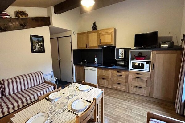 Knus appartement op de 2e verdieping met balkon en panoramisch bergzicht in Megève - thumbnail 2