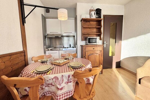 Knusse studio op de piste in Notre Dame de Bellecombe met balkon - thumbnail 3
