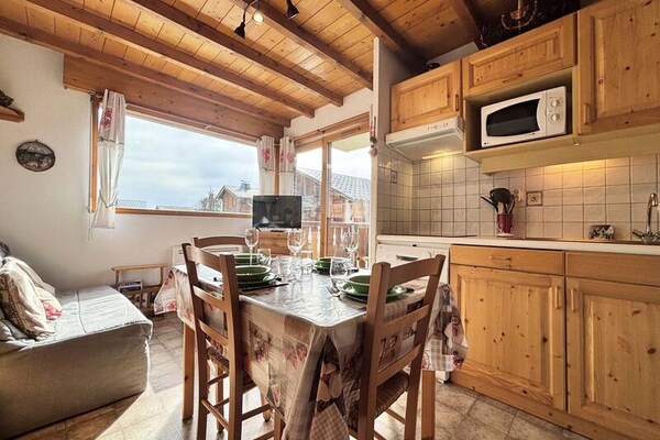 Knus appartement op de begane grond, direct aan de piste in Crest Voland - thumbnail 1