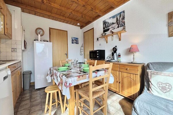 Knus appartement op de begane grond, direct aan de piste in Crest Voland - thumbnail 4