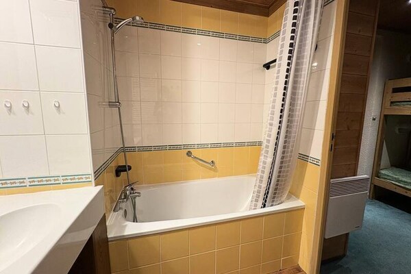 Compact appartement in Méribel Mottaret met balkon en Alpen-uitzicht - thumbnail 6