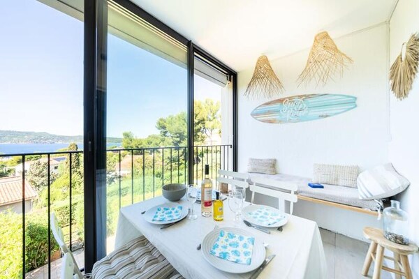 Panoramisch zeezicht appartement voor 6 personen met zwembad in Saint-Mandrier - thumbnail 4