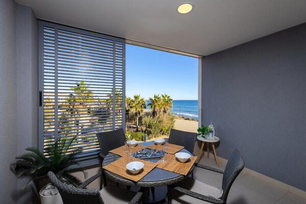 Strandappartement met zeezicht en gemeenschappelijk zwembad in Punta Prima - thumbnail 6