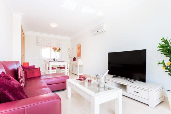 Luxe appartement aan Meia Praia met oceaanzicht en zwembad - thumbnail 5