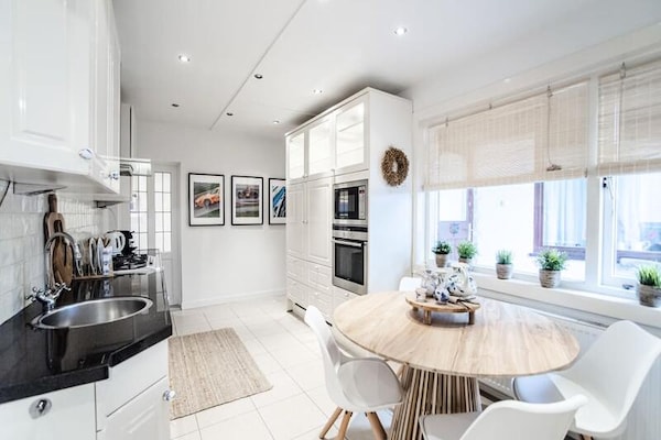 South Beach House: Modern appartement op begane grond, 250m van het strand - thumbnail 4