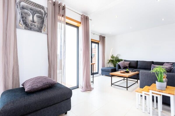 Casa Chic: panoramisch appartement voor 8 in Raposeira, Algarve - thumbnail 1