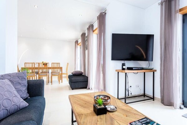 Casa Chic: panoramisch appartement voor 8 in Raposeira, Algarve - thumbnail 2