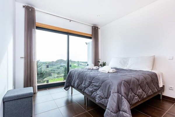 Casa Chic: panoramisch appartement voor 8 in Raposeira, Algarve - thumbnail 4
