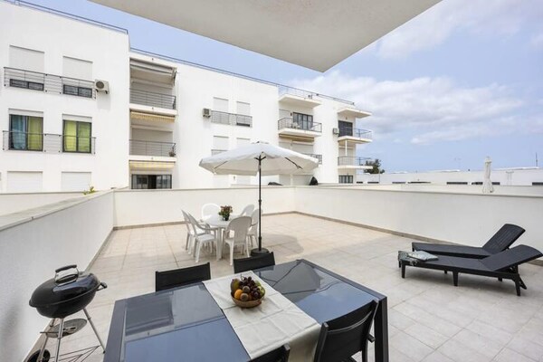 Licht appartement met groot terras nabij jachthaven en strand in Lagos - thumbnail 4
