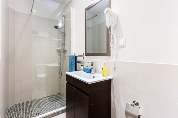 Modern appartement op 2 minuten van het strand van Praia da Luz - thumbnail 6