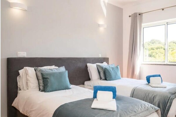 Luxe appartement met zwembad in Porto de Mós, op loopafstand van het strand - thumbnail 4